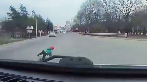 Найден Ессентукский водитель, по вине которого из салона выпал ребёнок